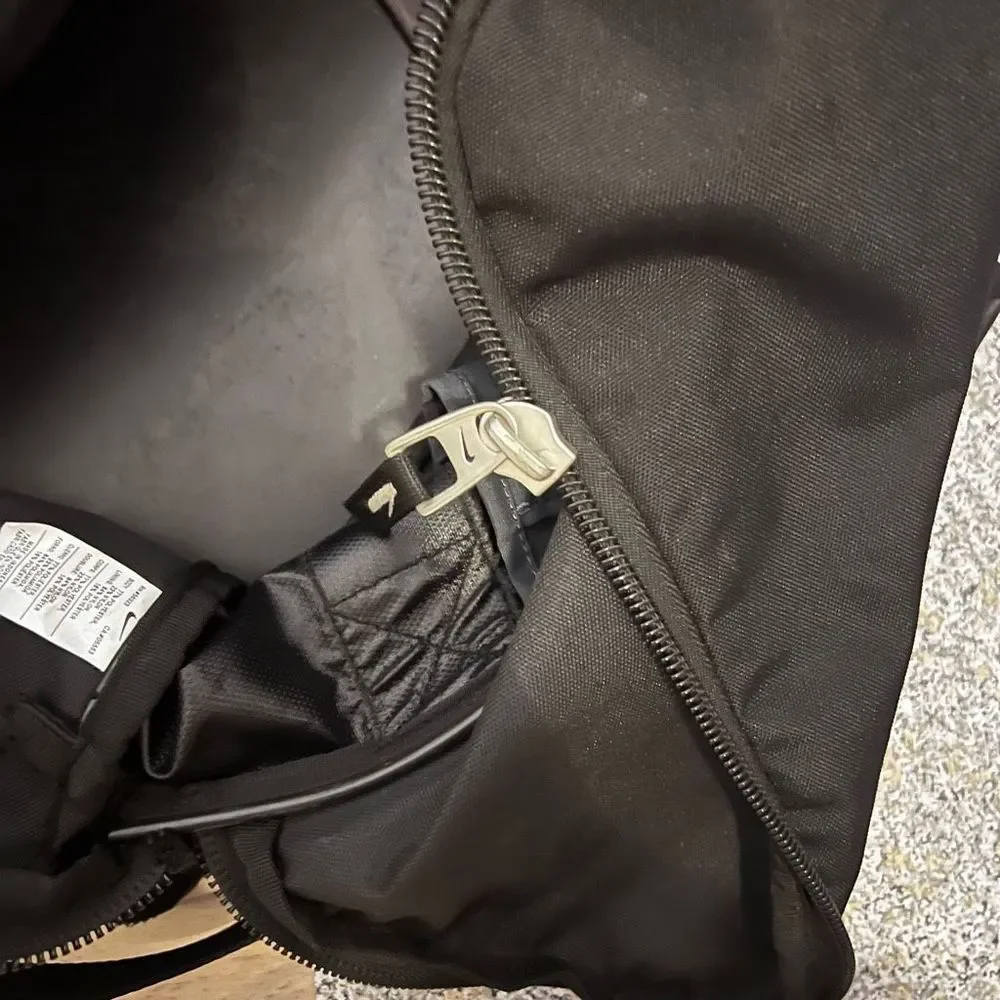 Nike Canvas and Mesh Gym Bag - Picture 4 of 4